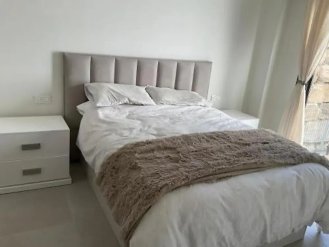 6 Guests - 3 Bedrooms - Private Garden - Pool