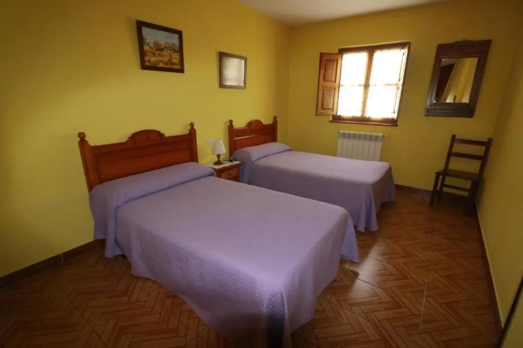 5 Bedrooms Cottage
