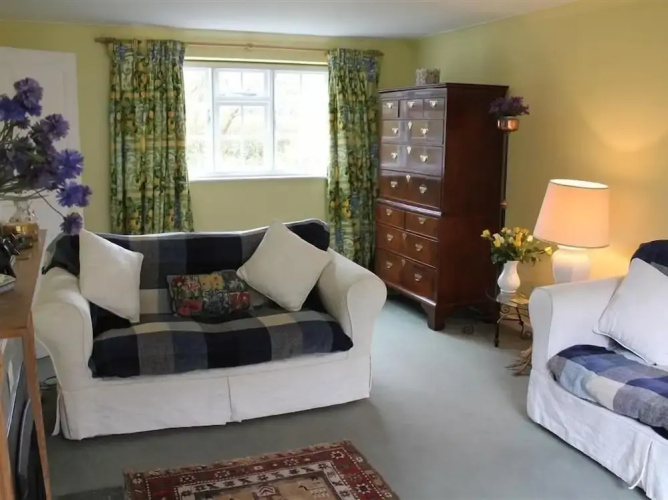 Winterbourne Cottage, Salisbury