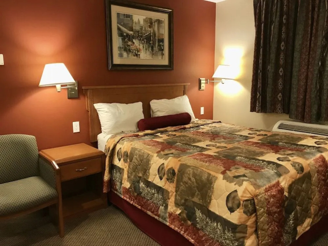 Sahara Suites