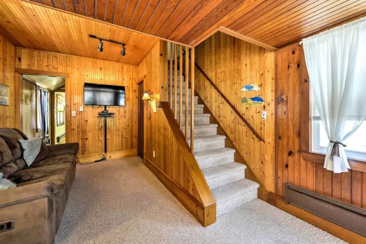 Breezy Ship Bottom House w/ Yard + Beach Access!