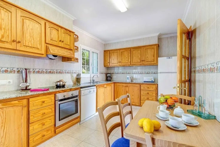 4 Bedrooms Villa