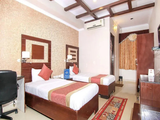 OYO Townhouse 183 Function Inn