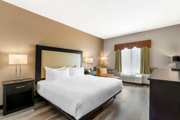 Best Western Plus Des Moines West Inn & Suites photo 8