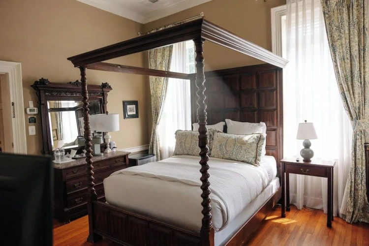 Grand room