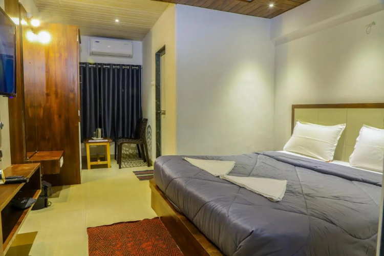 Hotel Pushkaraj