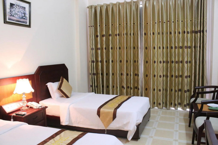 Hung Long Harbour Hotel