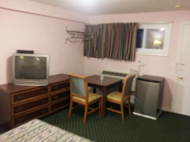 Hi-View Motel