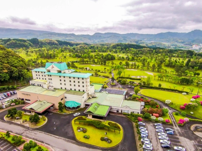 Standard Twin room with golf view