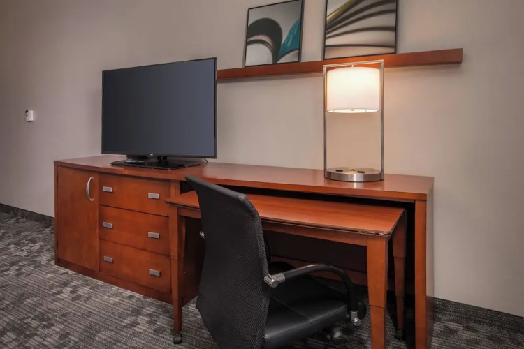 Courtyard by Marriott Dulles Town Center
