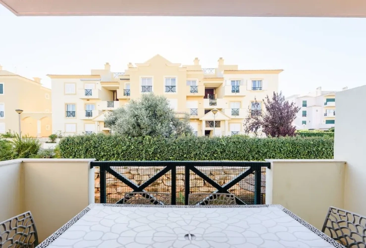 2 Bedrooms Apartment with pool view