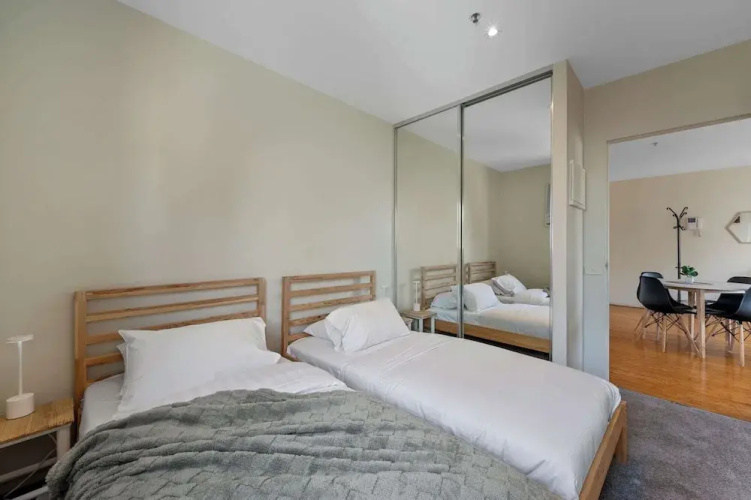 A Spacious 2BR Apt Near Melbourne Central
