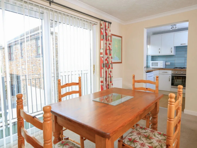 4 Rosemount Court