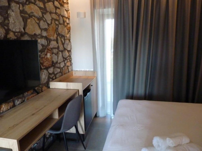 Comfort Suites and Rooms