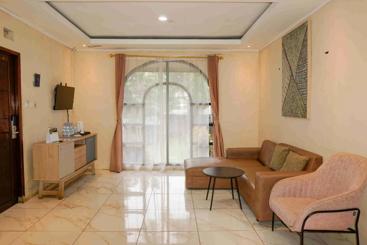 3 Bedrooms Standard Family room