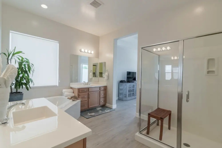 3 Bedroom Home with Outdoor Pool