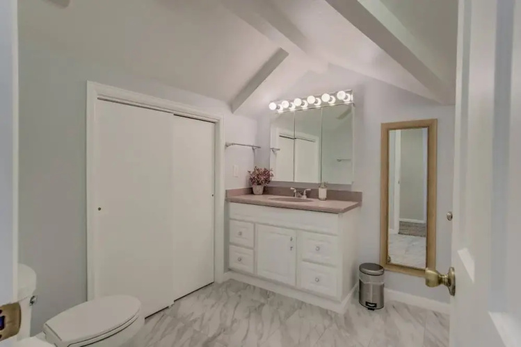 3 Bedroom Downtown with Firepit