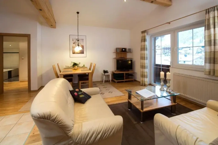 2 Bedrooms Apartment