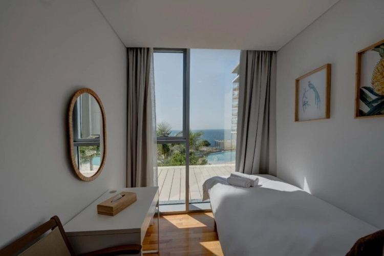 Urban Island Getaway on Bluewaters