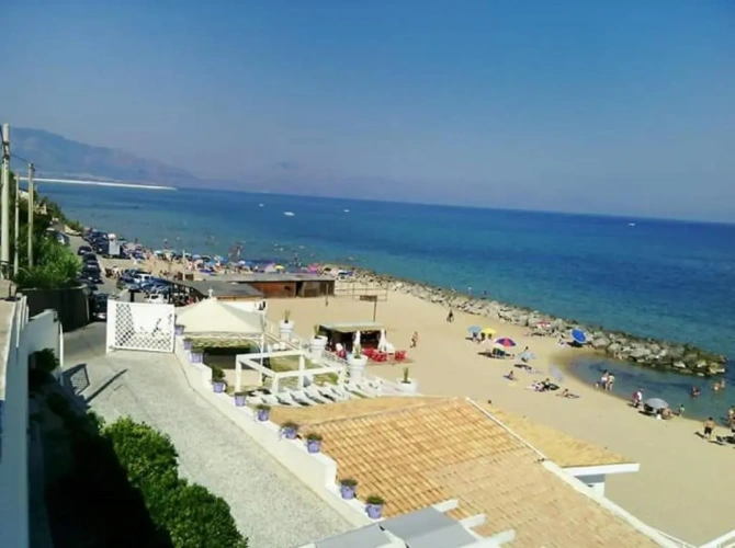 Apartment with sea view
