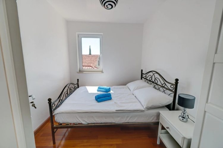 Apartments Zrinka