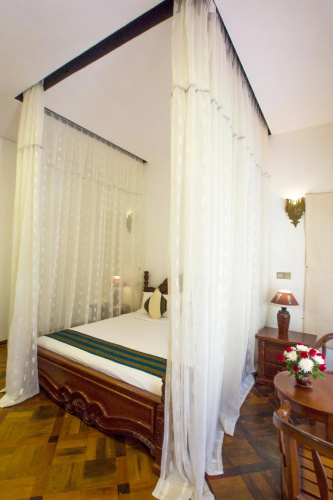 Yadanarpon Dynasty Hotel