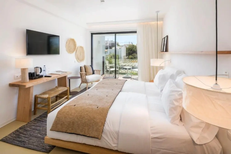 Standard Double room with city view