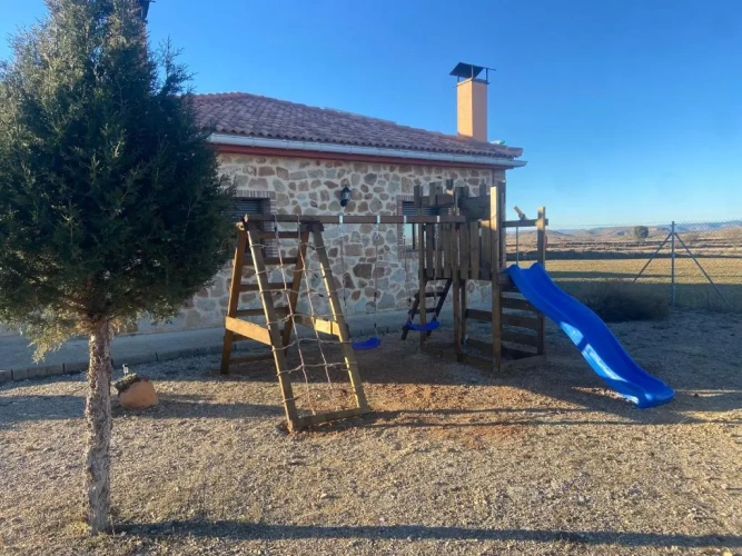 2 Bedrooms Cottage