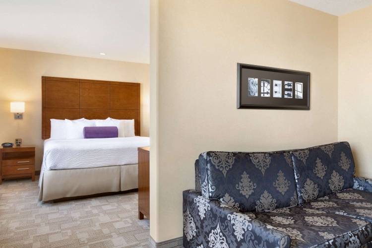 Days Inn by Wyndham Regina Airport West photo 8