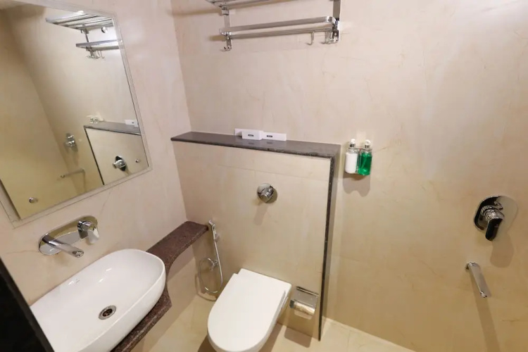 Hotel Sarc Inn