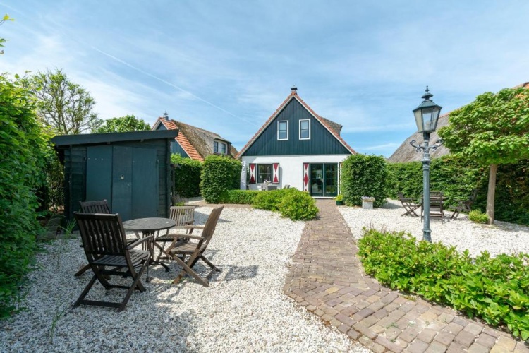 2 Bedrooms Cottage