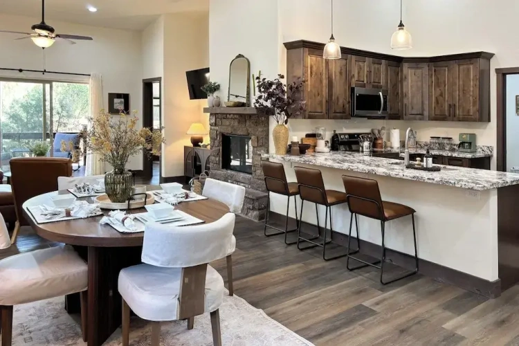 3 Bedrooms Apartment