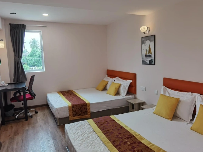 Standard Triple room