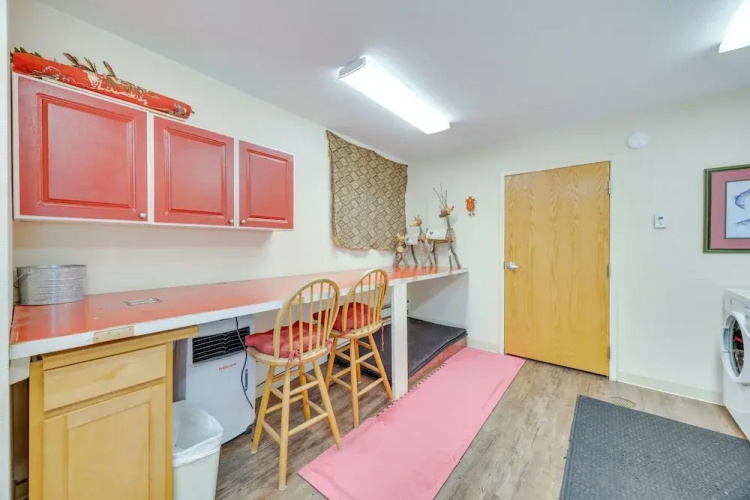 Walk to Attractions: Manitou Springs Studio