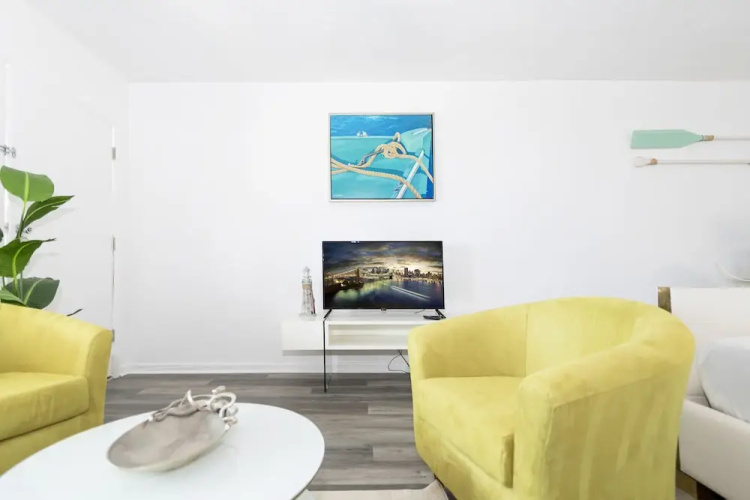 Sofi Beach Apartment