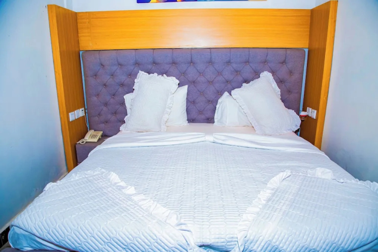 Netluna Villa Hotel & Tours