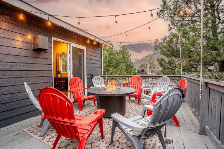 Hot Tub Pool Table Deck With Pilot Butte Views