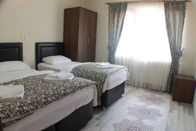 Deluxe room with balcony and with partial view