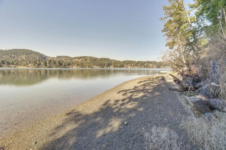Waterfront Washington Getaway w/ Hot Tub & Deck!