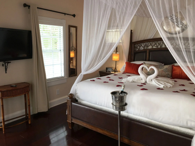 Duval Gardens at Southernmost Beach Resort – Adults Only