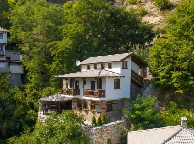 4 Bedrooms Cottage
