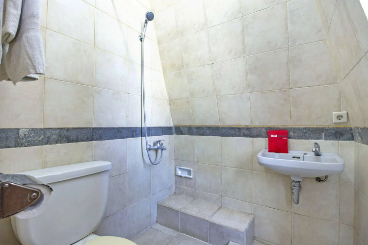 RedDoorz Plus near Parahyangan University