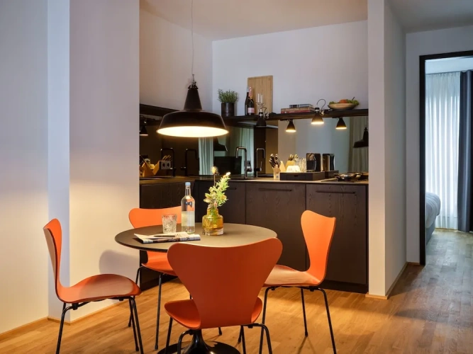 2 Bedrooms Apartment