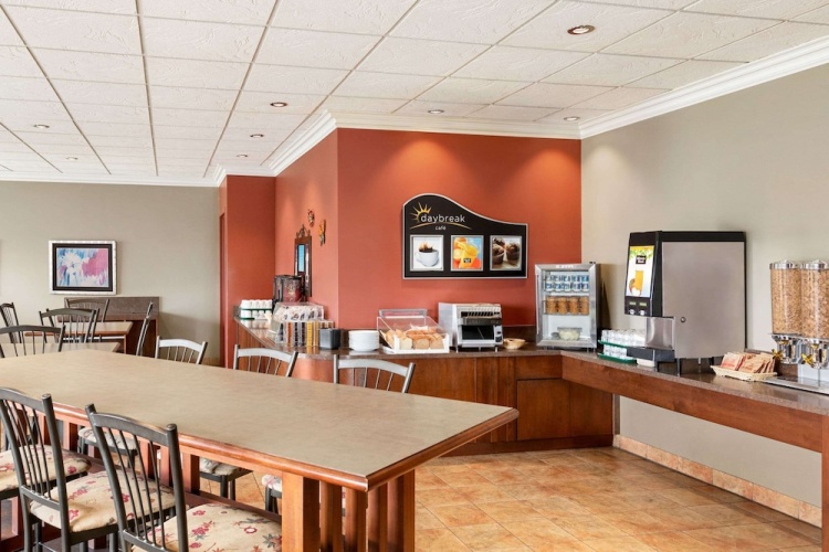 Days Inn by Wyndham Montmagny photo 14