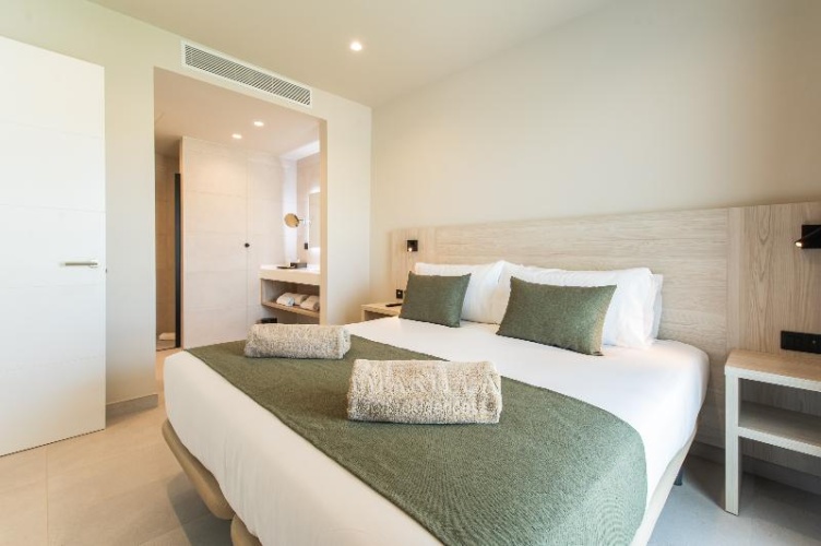2 Bedrooms Apartment