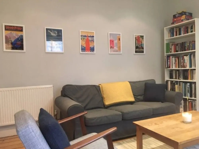 Spacious 3 Bedroom Flat in a Charming Location
