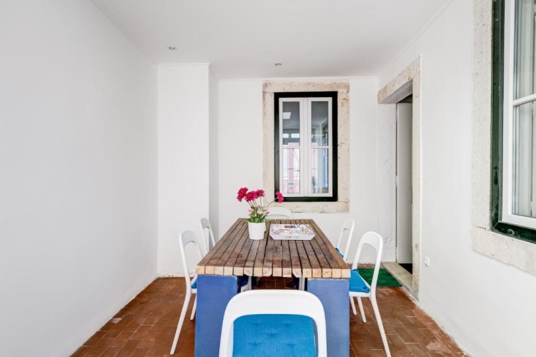 3 Bedrooms Apartment