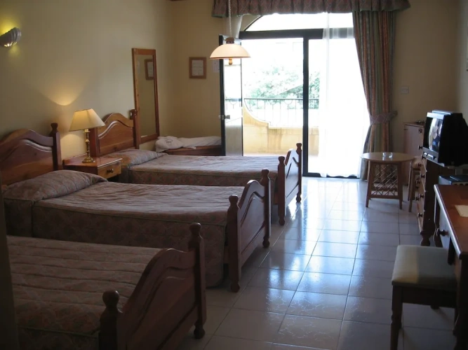 Standard Triple room