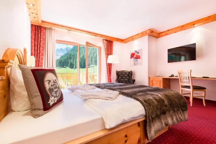 Superior Double room with balcony and with view