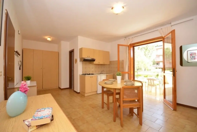 Studio with balcony and with garden view